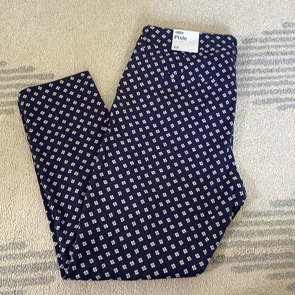 OLD NAVY NAVY BLUE & WHITE PATTERNED PIXIE PANTS